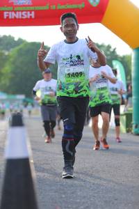 BIB: 1409
                            <button type="button" onclick="openModal(3646747)" class="btn btn-primary btn-sm float-right btn-popup" data-toggle="modal" data-target=".modal-high-quality">
                        <i class="fas fa-shopping-cart"></i> Add to Cart
                    </button>
                                            <button type="button" onclick="isThisMe(3646747, true)" class="btn btn-success btn-sm float-right btn-popup btn-isme hidden" data-toggle="tooltip" data-placement="bottom" title="นี่คือรูปของคุณใช่ไหม คลิกที่นี่เพื่อเอาเข้าอัลบั้ม">
                        <i class="fas fa-plus"></i> Add to album
                    </button>
                    <button type="button" onclick="isThisMe(3646747, false)" class="btn btn-warning btn-sm float-right btn-popup btn-isnotme hidden">
                        <i class="fas fa-ban"></i> Remove from album
                    </button>